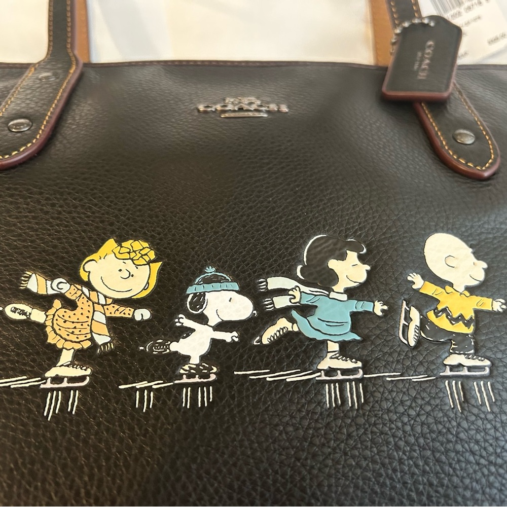Coach PEANUTS CITY ZIP TOTE IN REFINED PEBBLE LEATHER WITH SNOOPY